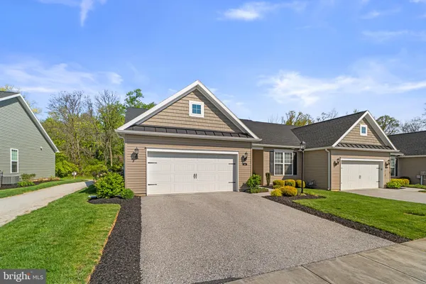 Property Slideshow image 2 of 30 | 636 cypress dr 39, Hanover, PA, 17331