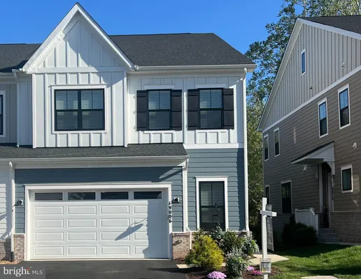 Property Slideshow image 2 of 54 | 19006 coral reef sq, Leesburg, VA, 20176