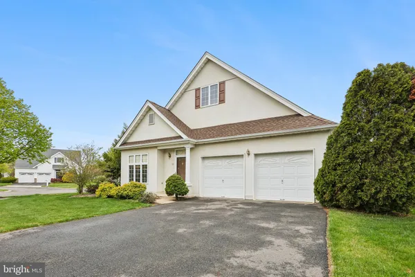 Property Slideshow image 3 of 44 | 10 honeyflower ln, Princeton Junction, NJ, 08550