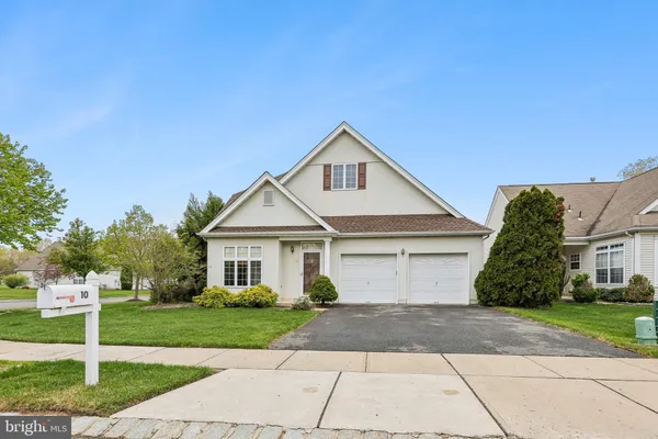 Property Slideshow image 2 of 44 | 10 honeyflower ln, Princeton Junction, NJ, 08550