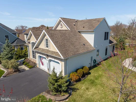 Property Slideshow image 2 of 43 | 4 nortwick ct, Somerset, NJ, 08873