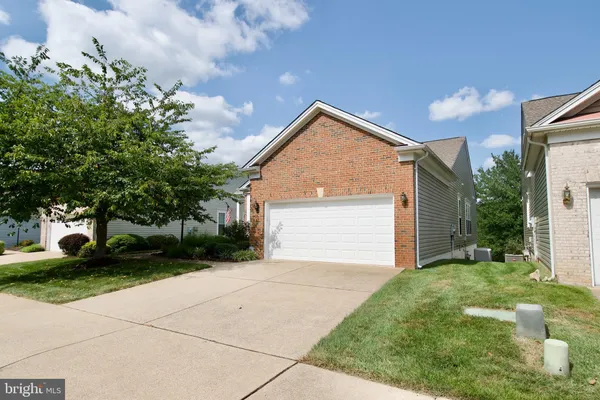 Property Slideshow image 2 of 7 | 1842 faversham way, Woodbridge, VA, 22192