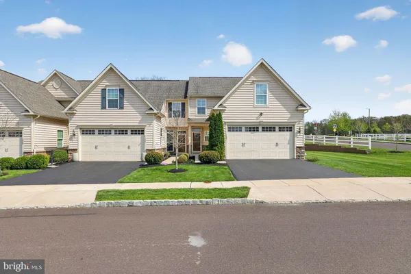 Property Slideshow image 2 of 27 | 1001 arbour ln, Quakertown, PA, 18951