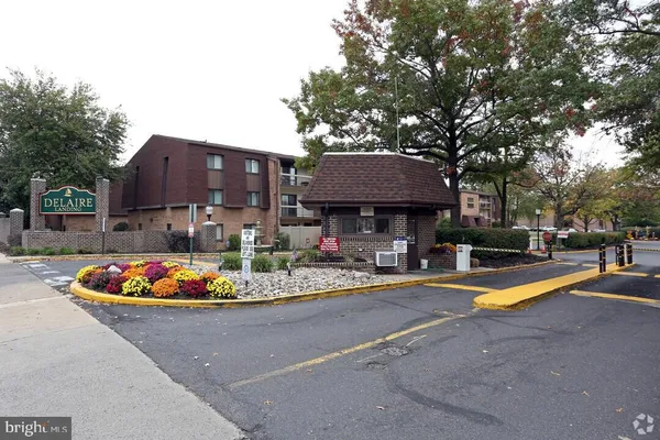 Property Slideshow image 3 of 47 | 44303 delaire landing rd 303, Philadelphia, PA, 19114