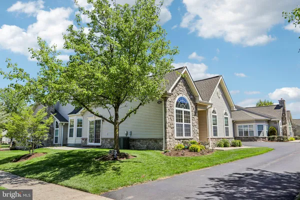 Property Slideshow image 2 of 29 | 168 fairway dr 178, Warminster, PA, 18974