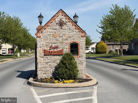 Property Slideshow image 2 of 36 | 931 cambridge dr, Manheim, PA, 17545