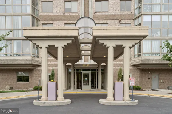 Property Slideshow image 2 of 49 | 19355 cypress ridge ter 314, Leesburg, VA, 20176