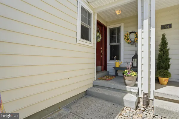 Property Slideshow image 3 of 47 | 142 grandview dr, Warminster, PA, 18974