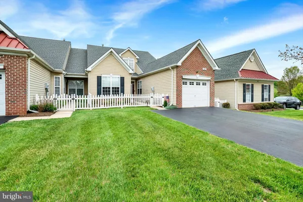 Property Slideshow image 3 of 26 | 202 dorchester dr, Sellersville, PA, 18960