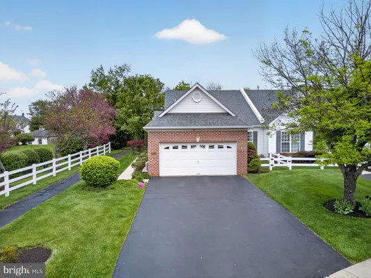 Property Slideshow image 2 of 48 | 90 newbury way, Lansdale, PA, 19446