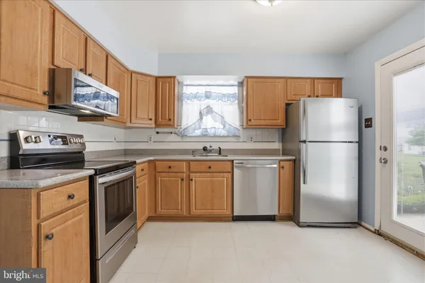 Property Slideshow image 3 of 37 | 5661 crabapple dr, Frederick, MD, 21703