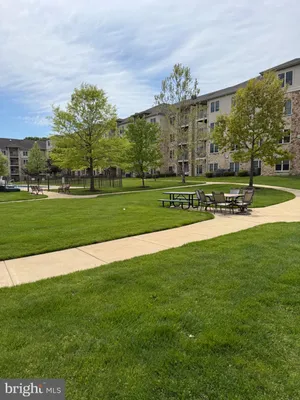 Property Slideshow image 3 of 40 | 1000 fountainview cir 1301, Newark, DE, 19713