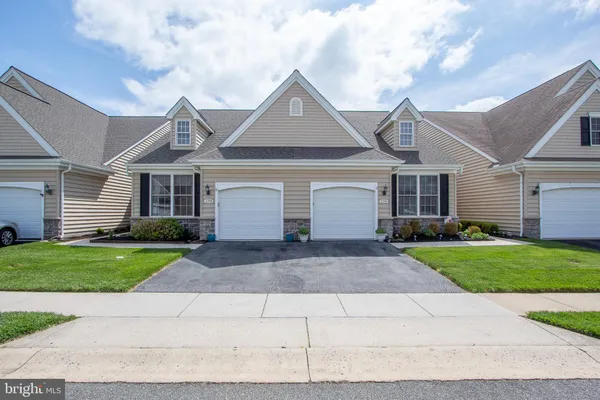 Property Slideshow image 3 of 46 | 594 sorrell cir, Smyrna, DE, 19977