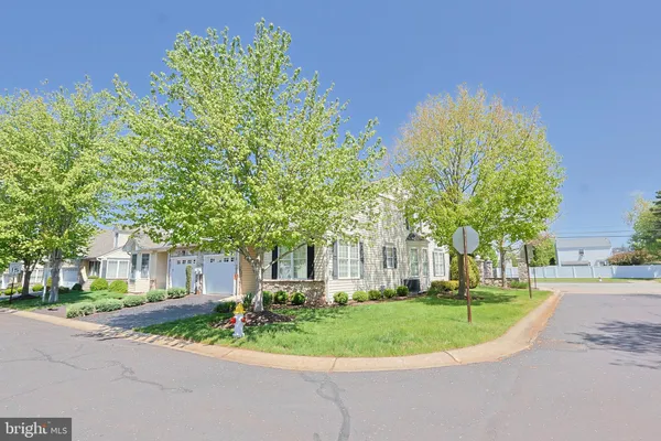 Property Slideshow image 3 of 6 | 3166 arbour green ct, Hatfield, PA, 19440