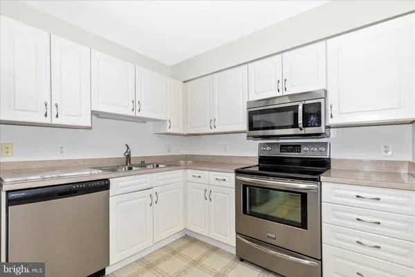 Property Slideshow image 3 of 64 | 14809 pennfield cir 309, Silver Spring, MD, 20906