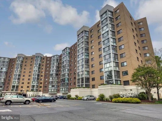 Property Slideshow image 3 of 35 | 15115 interlachen dr 3-1012, Silver Spring, MD, 20906