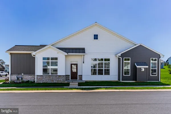 Property Slideshow image 2 of 44 | 730 aurora dr, Mechanicsburg, PA, 17055