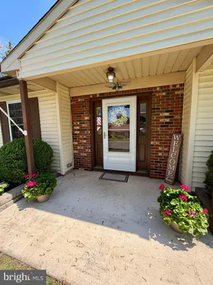Property Slideshow image 3 of 68 | 102 carriage hill ct, Columbus, NJ, 08022