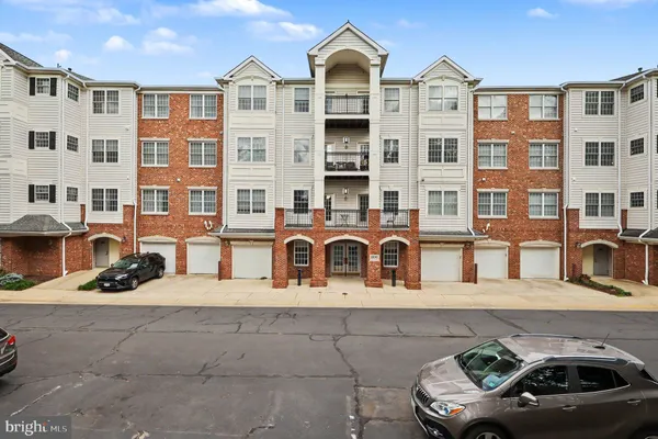 Property Slideshow image 2 of 30 | 20745 royal palace sq 209, Sterling, VA, 20165