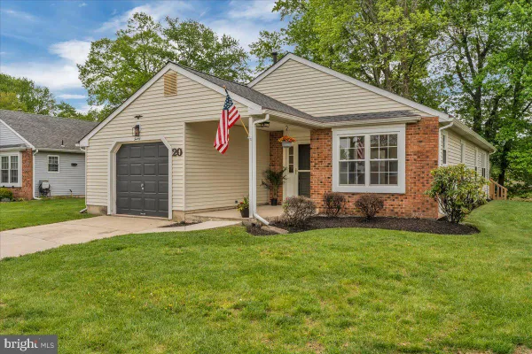 Property Slideshow image 3 of 25 | 20 lakebridge dr, Deptford, NJ, 08096