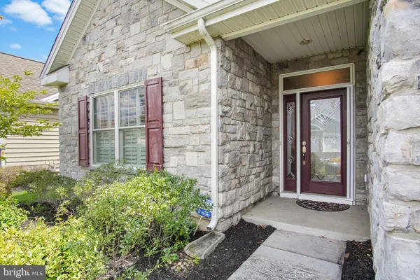 Property Slideshow image 3 of 63 | 35 presidents dr, Mechanicsburg, PA, 17050