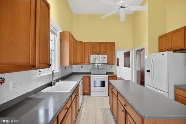 Property Slideshow image 3 of 48 | 6901 saddle run way, Gainesville, VA, 20155