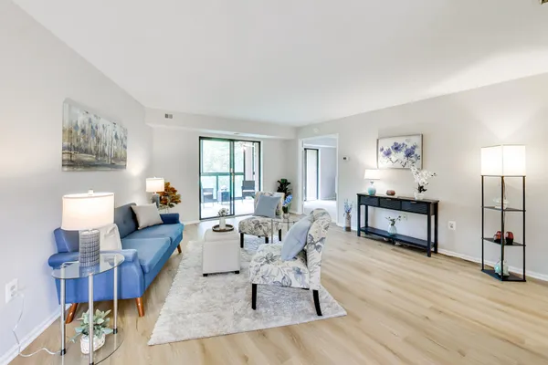 Property Slideshow image 2 of 18 | 15100 interlachen dr 4-612, Silver Spring, MD, 20906