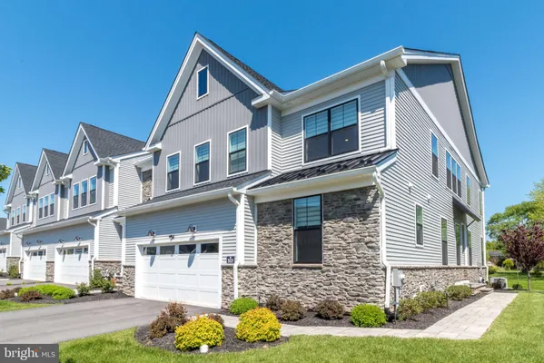 Property Slideshow image 2 of 72 | 307 huntington ln, Ambler, PA, 19002