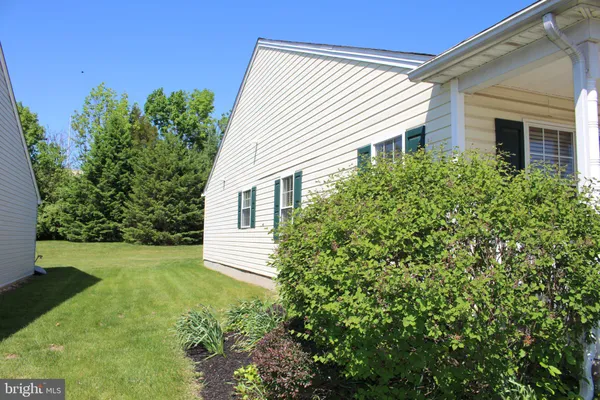 Property Slideshow image 3 of 37 | 181 w harmony dr 39, Pottstown, PA, 19464