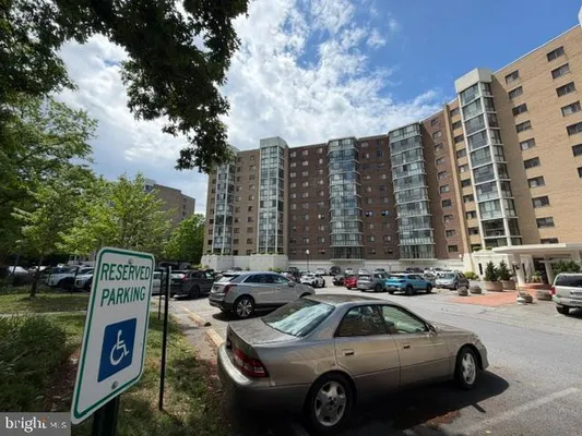 Property Slideshow image 3 of 11 | 15115 interlachen dr 3-902, Silver Spring, MD, 20906