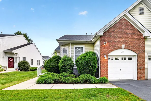 Property Slideshow image 3 of 24 | 96 meadowlark dr, Hamilton, NJ, 08690