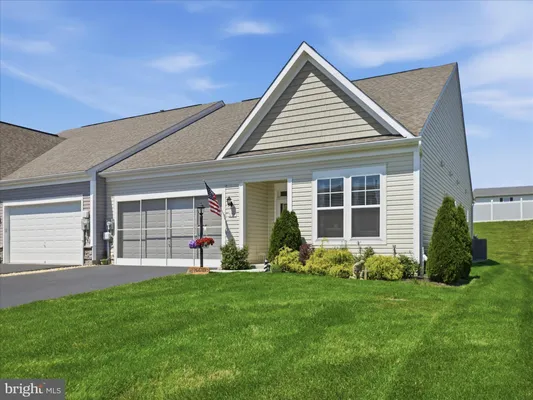 Property Slideshow image 3 of 28 | 11755 mystic rock ln, Waynesboro, PA, 17268