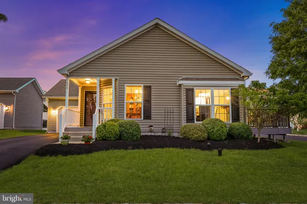 Property Slideshow image 2 of 33 | 423 delphinium way, Blue Bell, PA, 19422