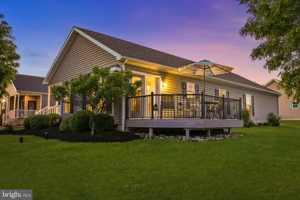 Property Slideshow image 3 of 33 | 423 delphinium way, Blue Bell, PA, 19422