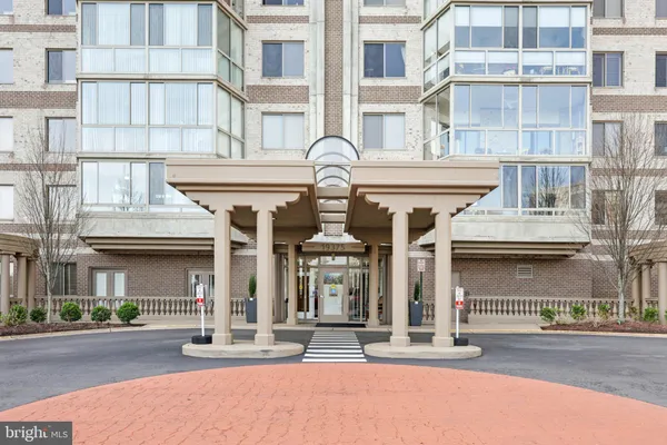 Property Slideshow image 3 of 15 | 19375 cypress ridge ter 621, Leesburg, VA, 20176