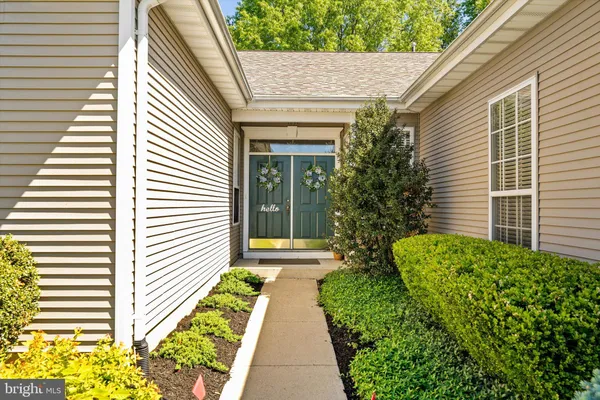 Property Slideshow image 2 of 27 | 31 barbary ln, Columbus, NJ, 08022