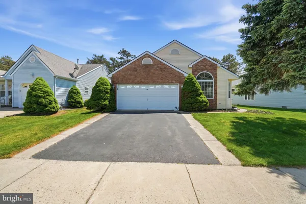 Property Slideshow image 2 of 36 | 74 canterbury ln, Toms River, NJ, 08757