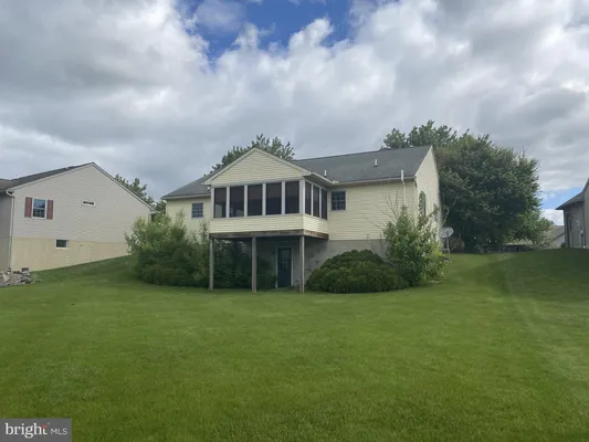 Property Slideshow image 3 of 59 | 19 springhouse dr, Myerstown, PA, 17067