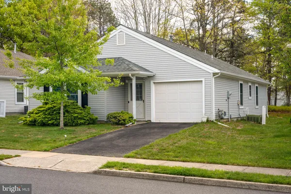 Property Slideshow image 3 of 26 | 98 pine oak blvd, Barnegat, NJ, 08005