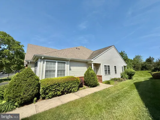 Property Slideshow image 2 of 17 | 75 meadowlark dr, Hamilton, NJ, 08690