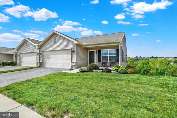 Property Slideshow image 2 of 32 | 145 palomino way 221, Red Lion, PA, 17356