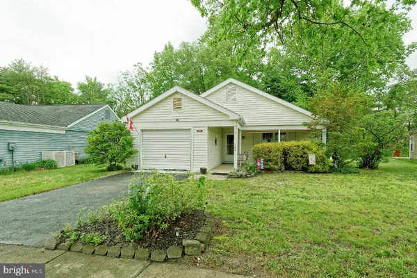 Property Slideshow image 2 of 23 | 105 buckingham dr, Southampton, NJ, 08088