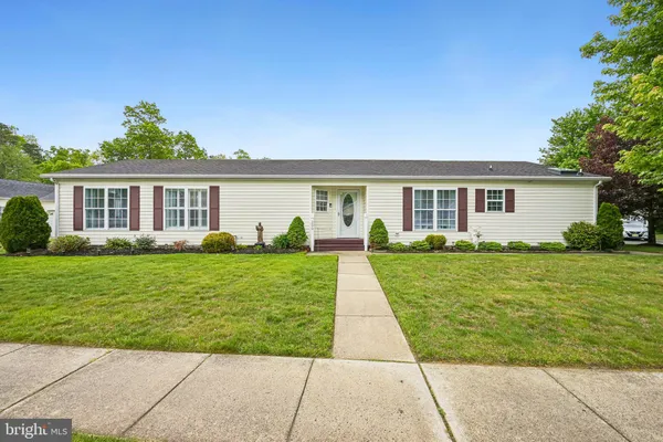 Property Slideshow image 2 of 26 | 209 burning tree ct, Mays Landing, NJ, 08330