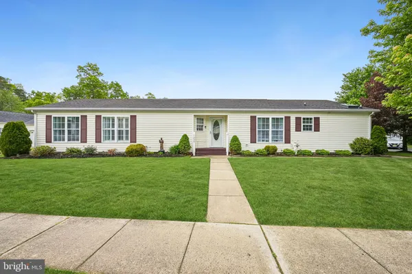 Property Slideshow image 3 of 26 | 209 burning tree ct, Mays Landing, NJ, 08330