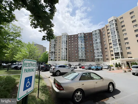 Property Slideshow image 3 of 11 | 15115 interlachen dr 3-902, Silver Spring, MD, 20906