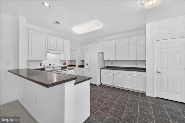 Property Slideshow image 3 of 37 | 7 allister ln, Columbus, NJ, 08022