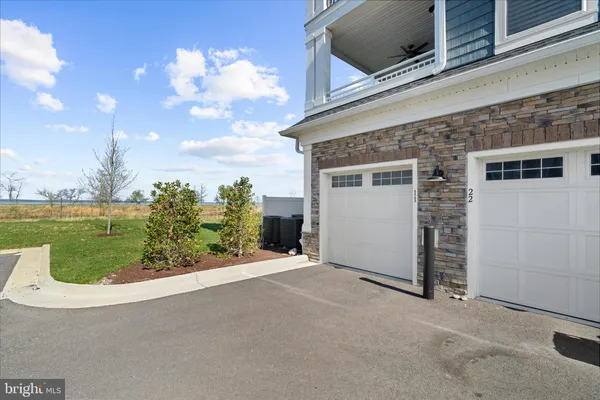 Property Slideshow image 3 of 25 | 132 wheelhouse way 11, Chester, MD, 21619