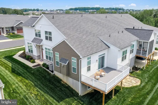 Property Slideshow image 3 of 7 | 770 aurora dr, Mechanicsburg, PA, 17055
