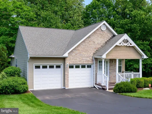 Property Slideshow image 2 of 48 | 309 deer track ct, West Grove, PA, 19390