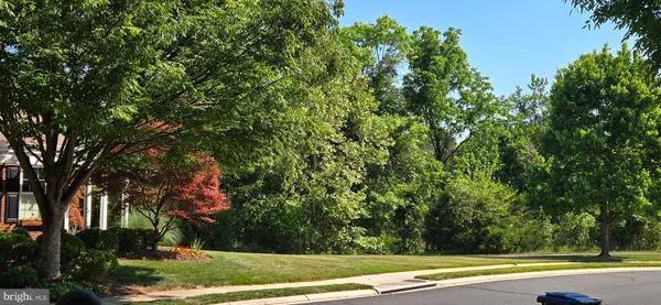 Property Slideshow image 3 of 28 | 44397 oakmont manor sq, Ashburn, VA, 20147
